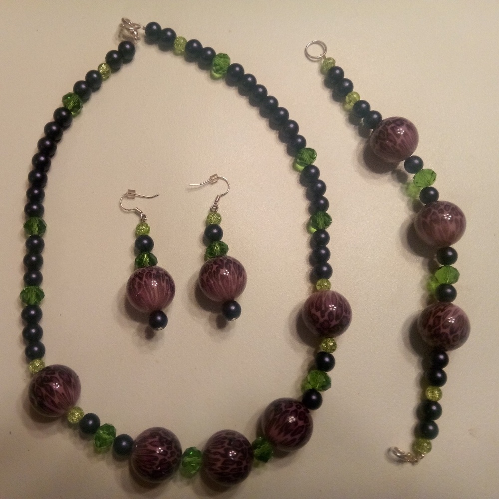 3pc Jewelry set incl necklace, bracelet & earrings
